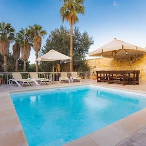 Strawberry Hills Villa